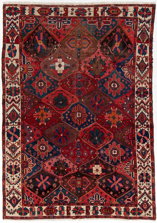 Rug, semi-antique, Chahar Mahal/Bakhtiari, approx. 290 x 204 cm.