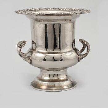 CHAMPAGNEKYLARE, vitmetall, 1900-talets andra hälft.
