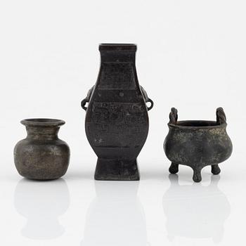 A set of three Chinese miniature bronzes, 17th/19th Century.