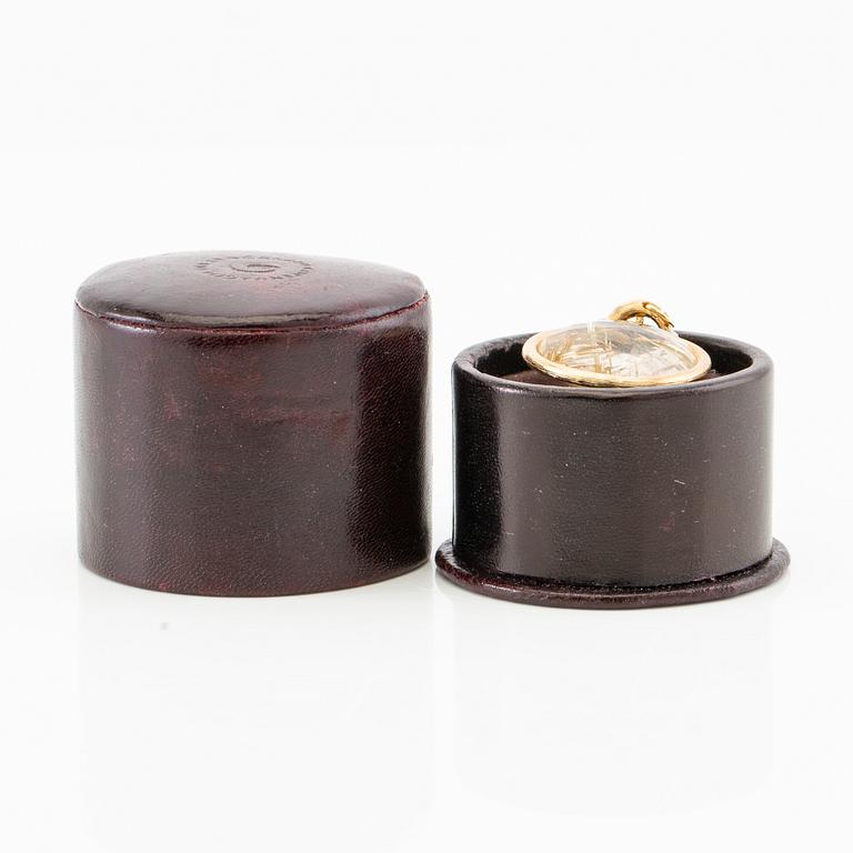 Ole Lynggaard, pendant in 18K gold with checkerboard-cut rutilated quartz.