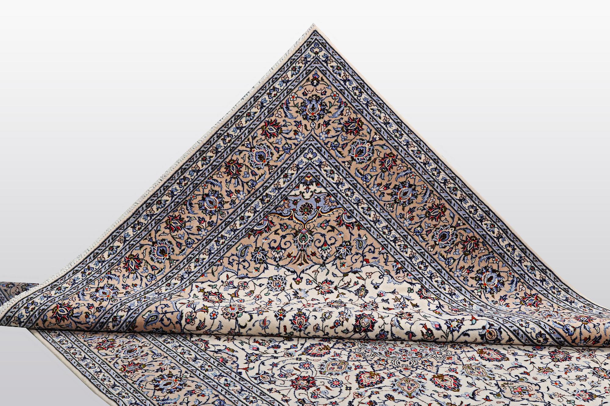 Matta, Keshan, ca 355 x 252 cm.