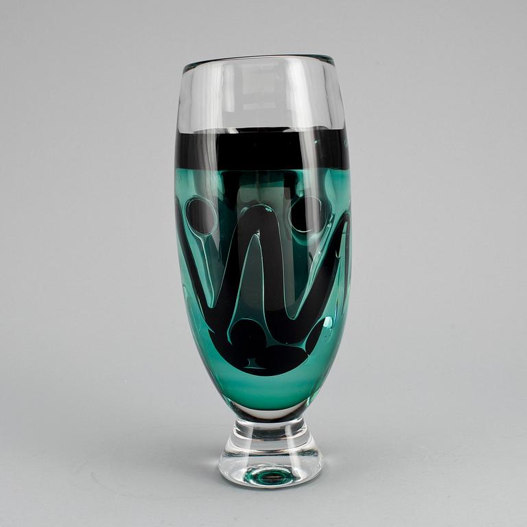 VAS, glas, "Aria", Bengt Edenfalk, Studioglas Strömbergshyttan 1990.