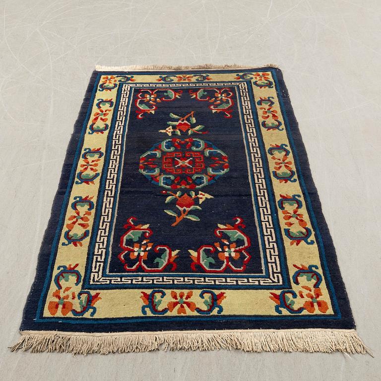 A Tibetan old/semi-antique rug, c. 167 x 95 cm.