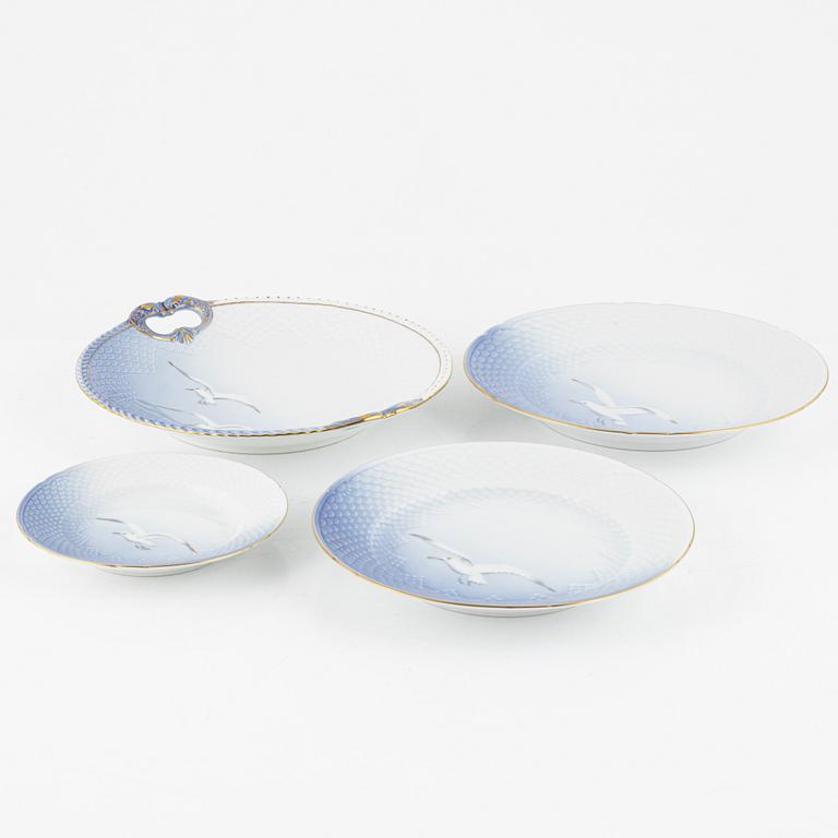 Matservis, ca 97 delar, porslin, "Blå Måsen", Bing & Grøndahl samt Royal Copenhagen, Danmark.