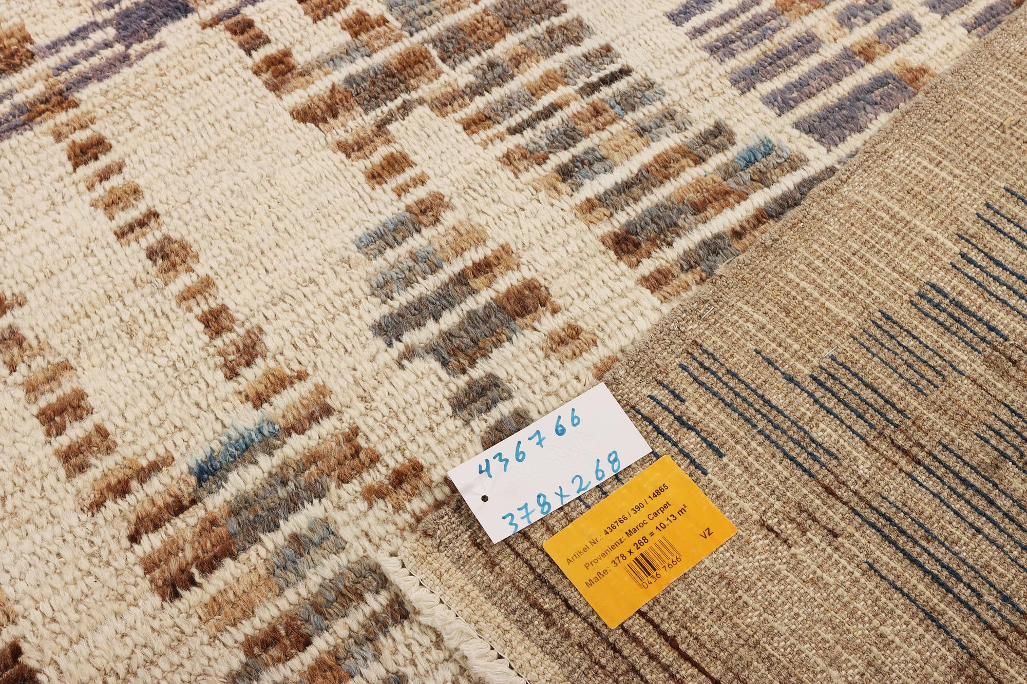 Matta, Ushak, ca 378 x 268 cm.