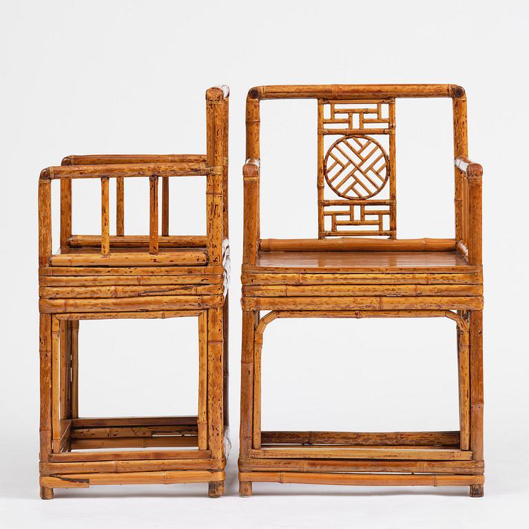 Karmstolar, ett par, fläckig bambu. Qingdynastin, 1800-tal.