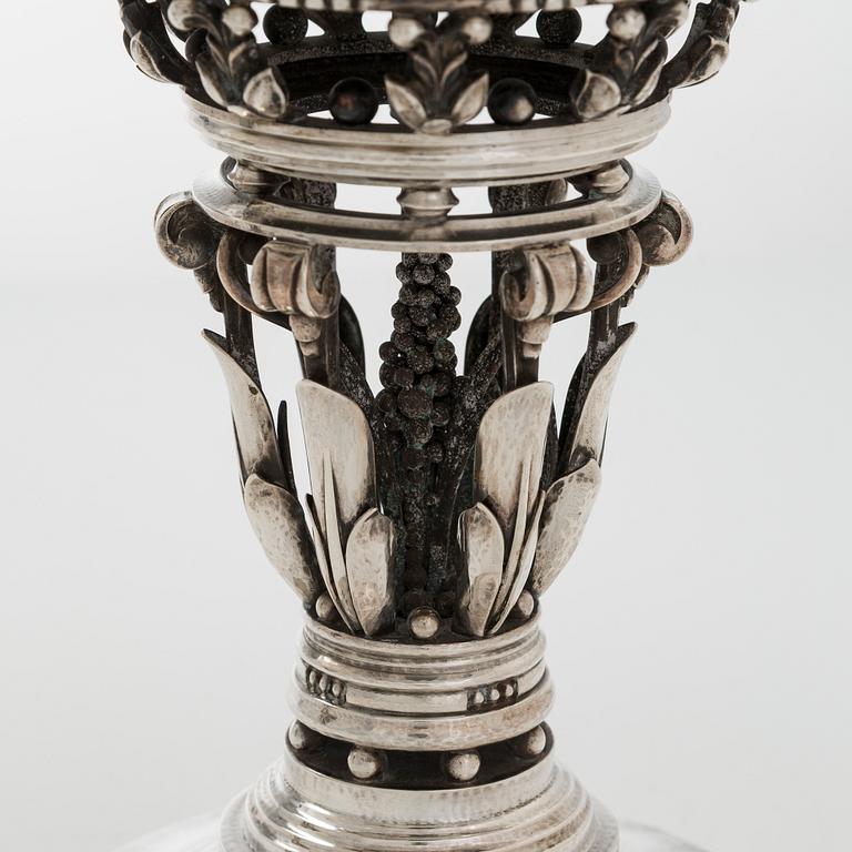 A pair of centrepiece silver bowls by Johan Rohde for Georg Jensen, Copenhagen 1915-1919. Design nr 252.