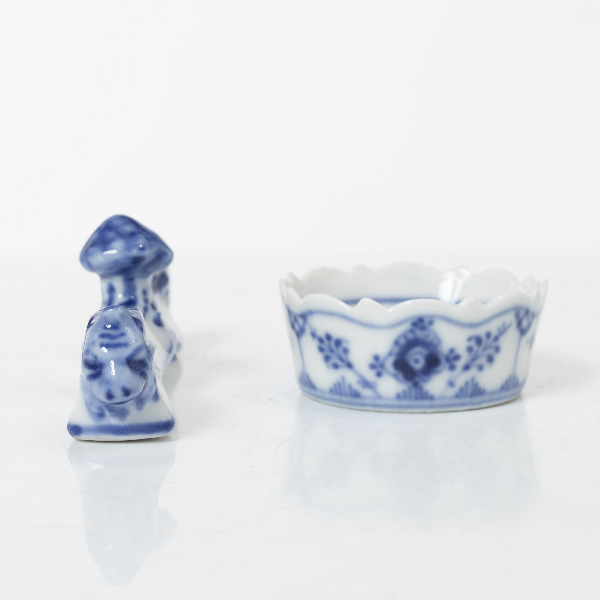 Royal Copenhagen, dinner and coffee service, 81 pcs, Blue Fluted, Full and Half Lace.