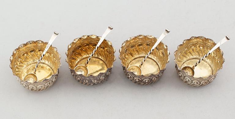 SALTKAR, 4 st, SAMT SKEDAR, 4 st, silver, London 1890. Vikt ca 102 g.