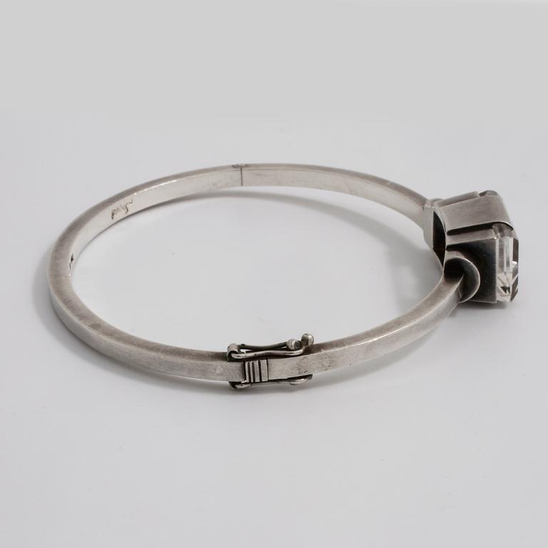 ATELJÉ STIGBERT, Stockholm, 1949, armring med fasettslipad bergkristall.