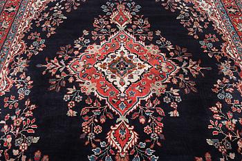 A Hamadan carpet, c. 298 x 215 cm.