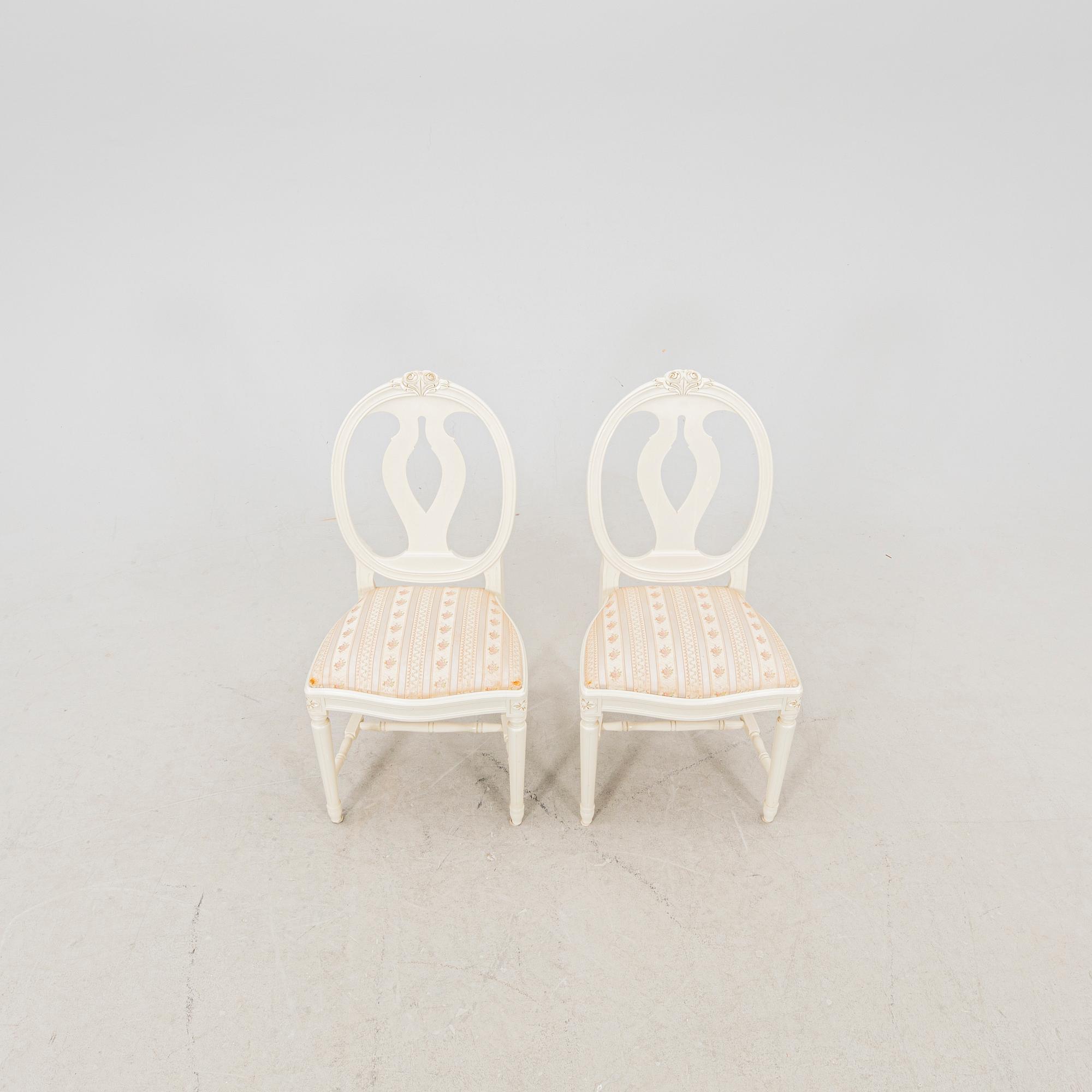 A late 20th century painted Gustavian style 5 pcs dining suit.