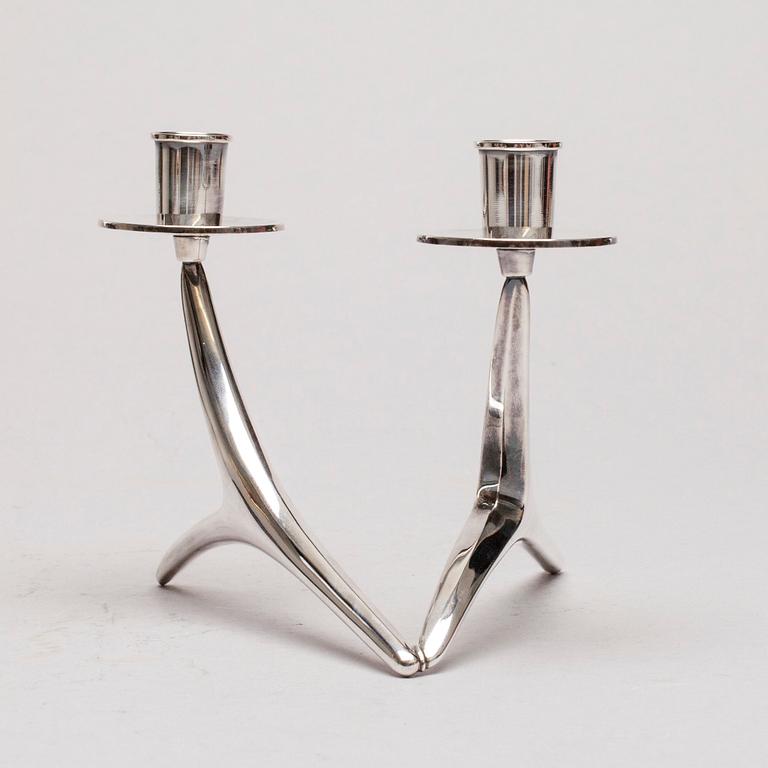 KYNTTELIKKÖ, hopeaa, Anna-Greta Eker, Auran Kultaseppä, Turku 1967. Paino n. 125 g.