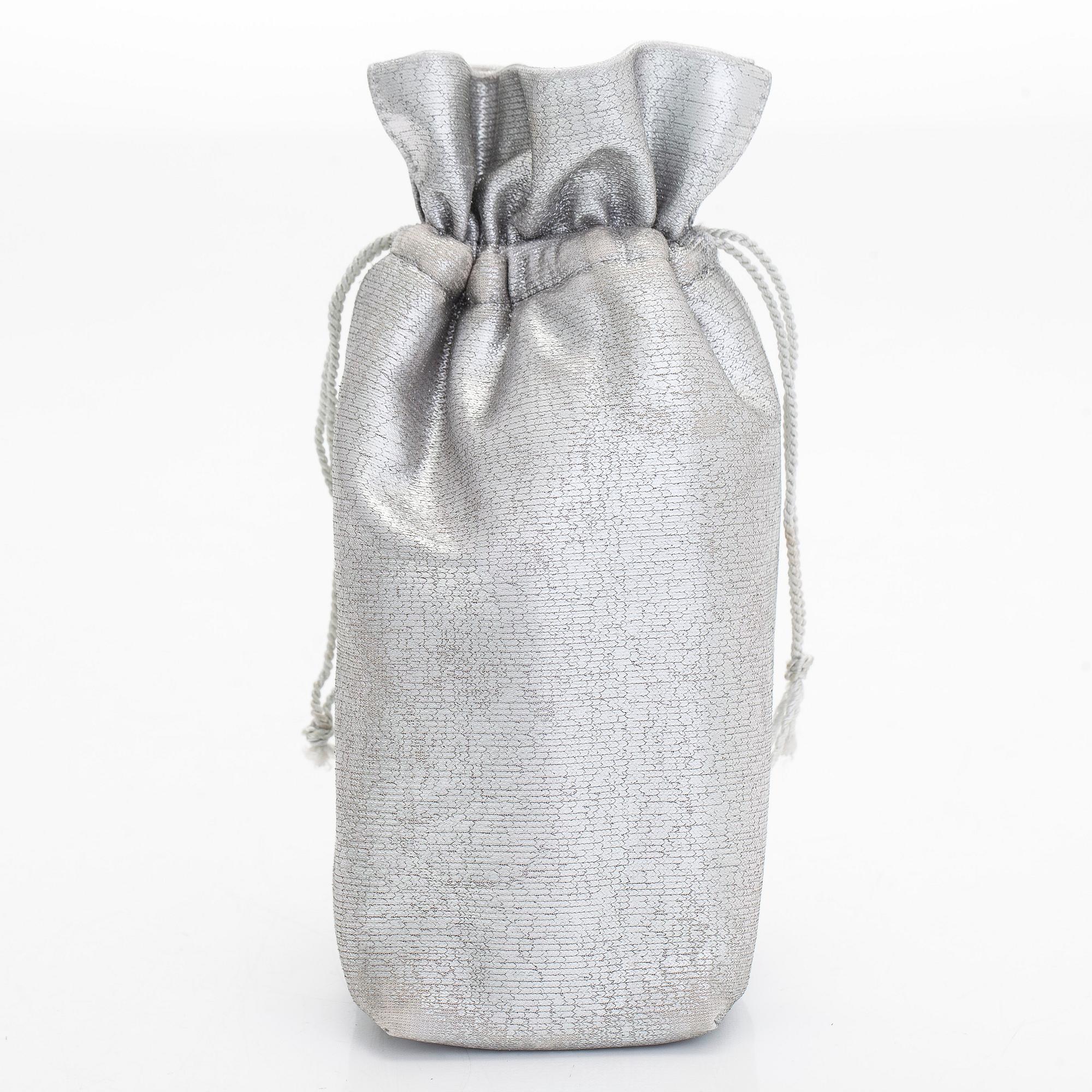 Björn Weckström, kaulakoru, "Talvipäivä", sterlinghopeaa ja akryyli, Lapponia 1991.