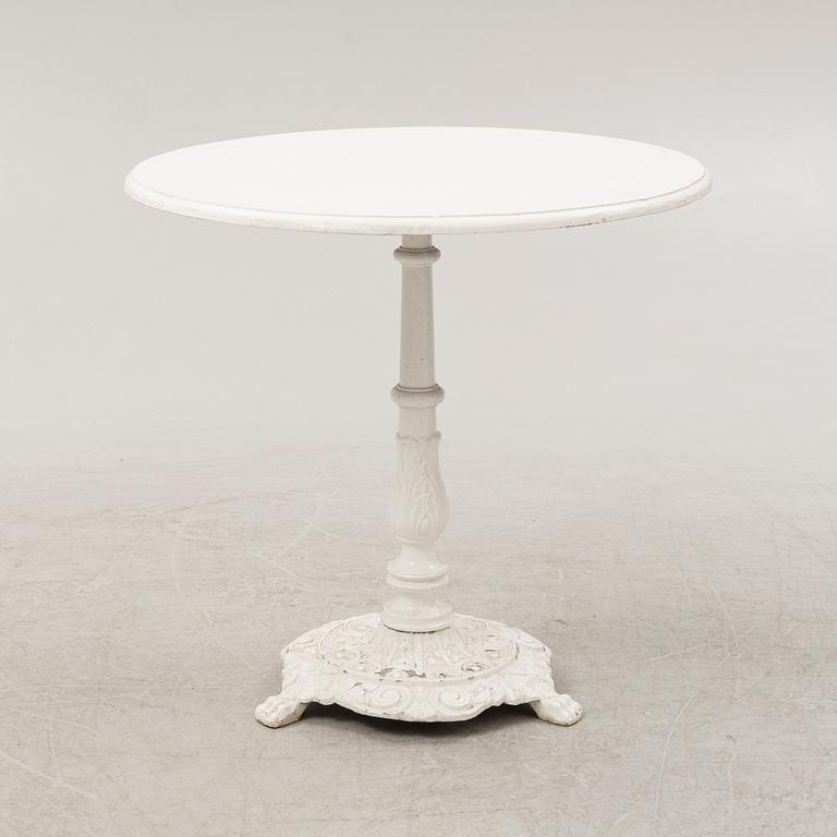 Trädgårdsstolar ett par, "Ormbunke" och ett bord, 1900-talets andra hälft.