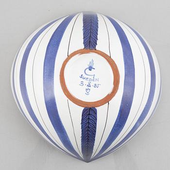 Stig Lindberg, bowl, faience, Gustavsberg studio, Sweden, circa mid-20th century.
