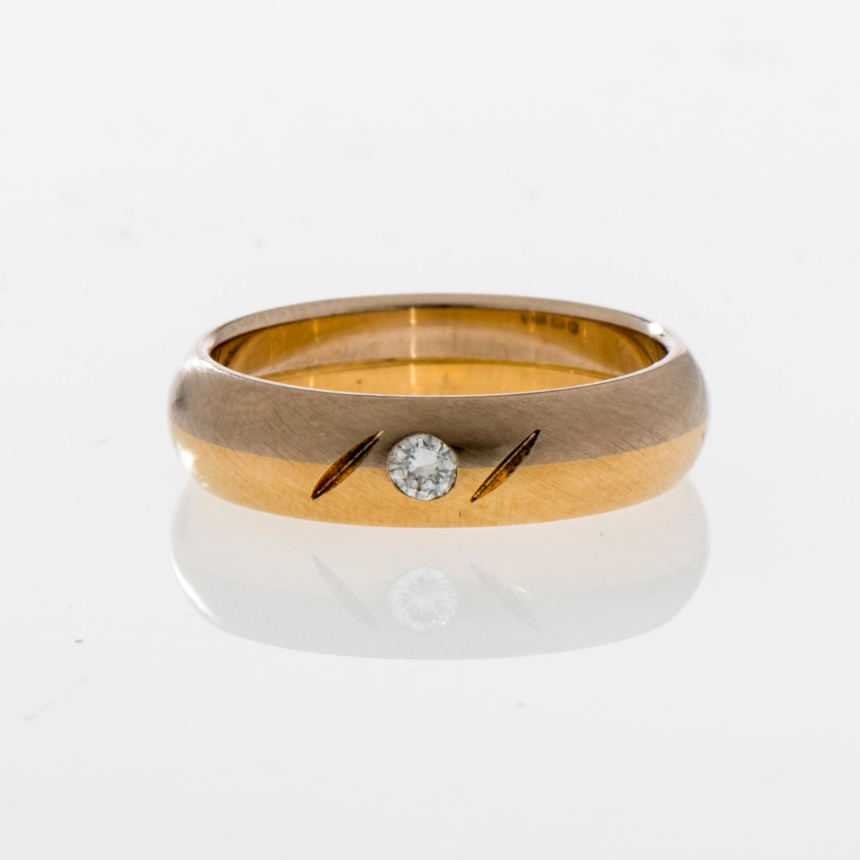 RING, 18K vitt och gult guld, briljantslipad diamant. Vikt ca 6,3 g.