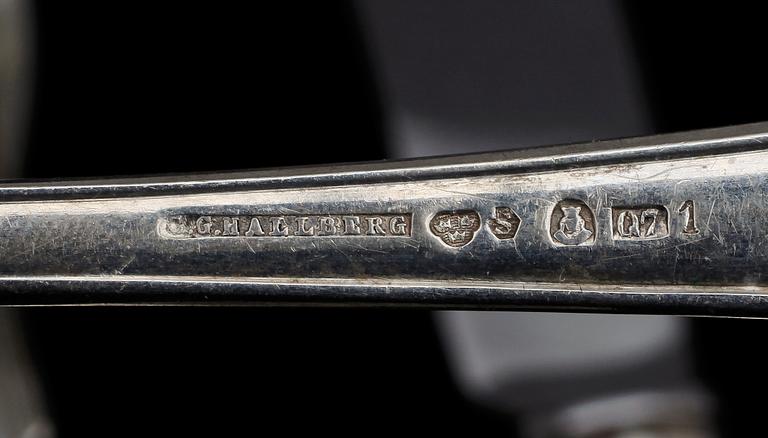 BESTICKSERVIS, 35 delar, silver, "Svensk spets" bla GAB, Stockholm, 1900-tal. Totalvikt ca 1990 g.