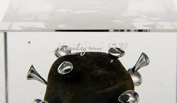 OIVA TOIKKA, AN ANNUAL CUBE, signed Oiva Toikka, Nuutajärvi 1979, numbered 872/2000.