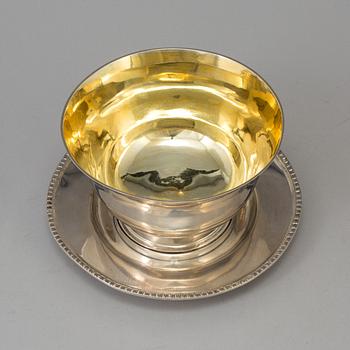 A silver saucepan and a plate, including Adolf Zethelius, Stockholm, 1827.