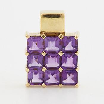 Breuning, a pair of earrings, a pendant and a ring.