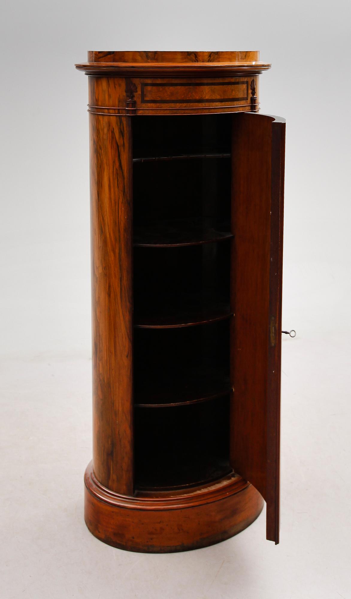 KOLONNSKÅP, 1800-talets mitt.