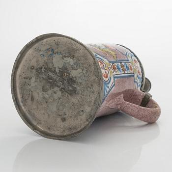 Dryckeskanna, fajans, Mellaneuropa, 1700-tal.