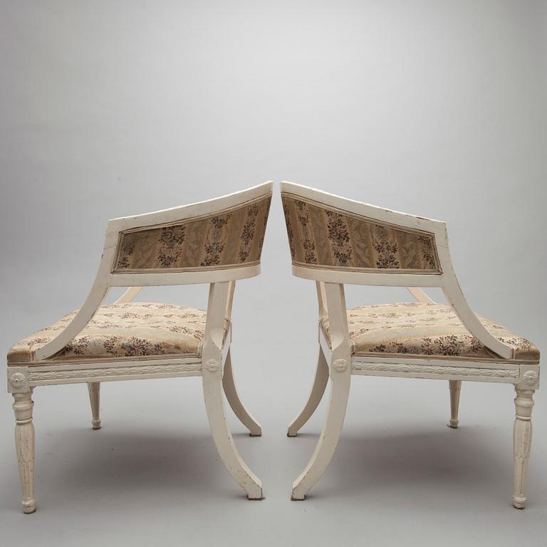 BALJFÅTÖLJER, ett par, gustaviansk stil, sekelskiftet 1800/1900.