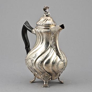 KAFFESERVIS, 3 delar, rokokostil, silver, Carl Gustaf Hallberg, Stockholm, 1950, vikt 1330.