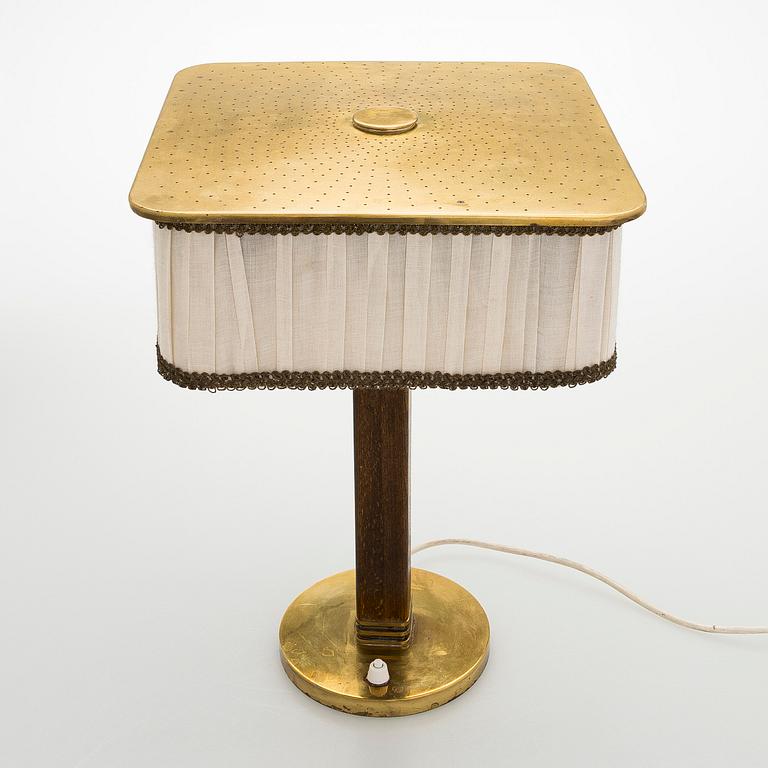 Paavo Tynell, bordslampa, modell 5066, Taito Oy, 1900-talets mitt.