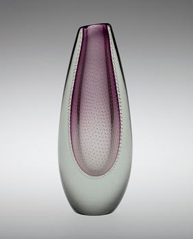 Gunnel Nyman, A VASE.