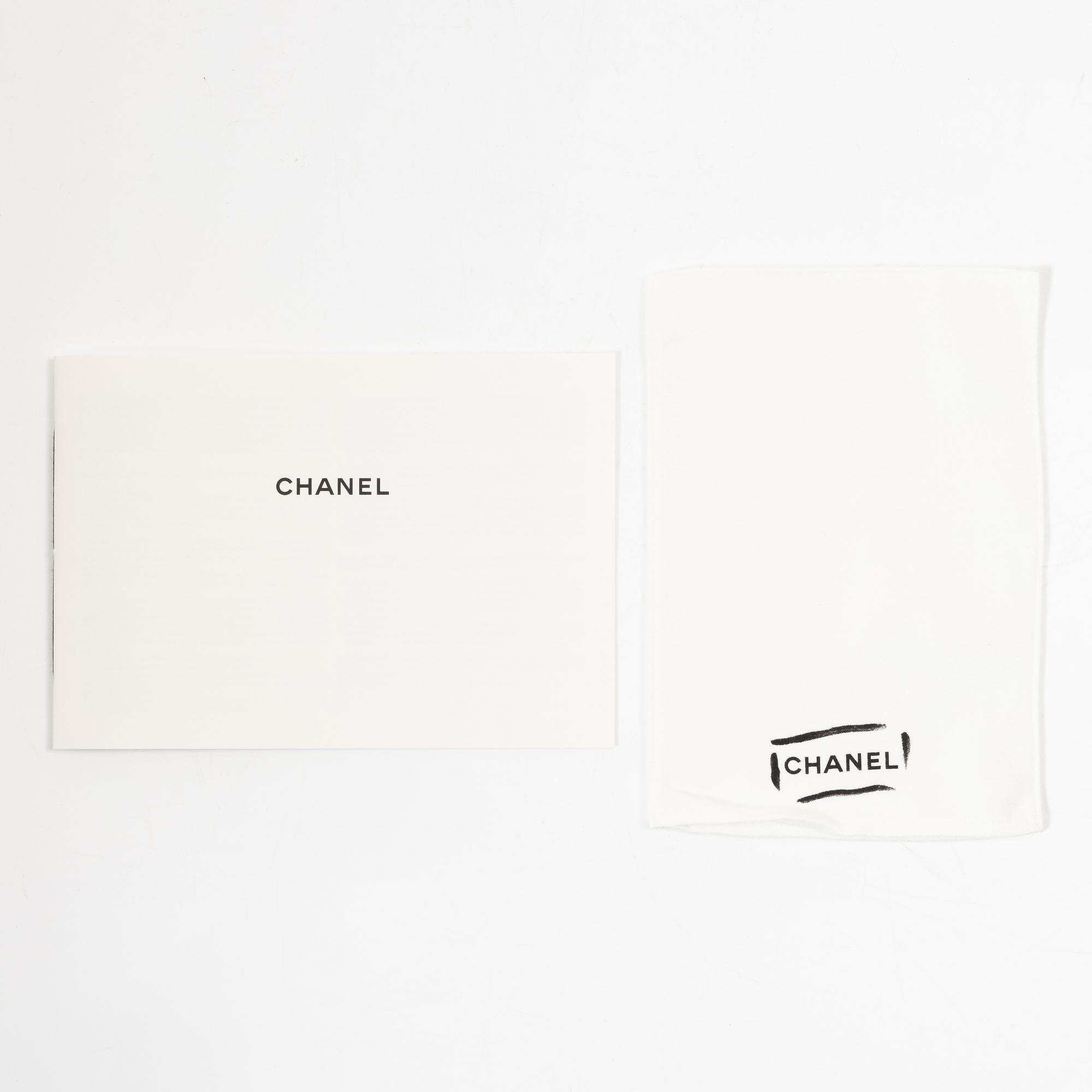 Chanel, bag, "19 Medium Flap Bag".