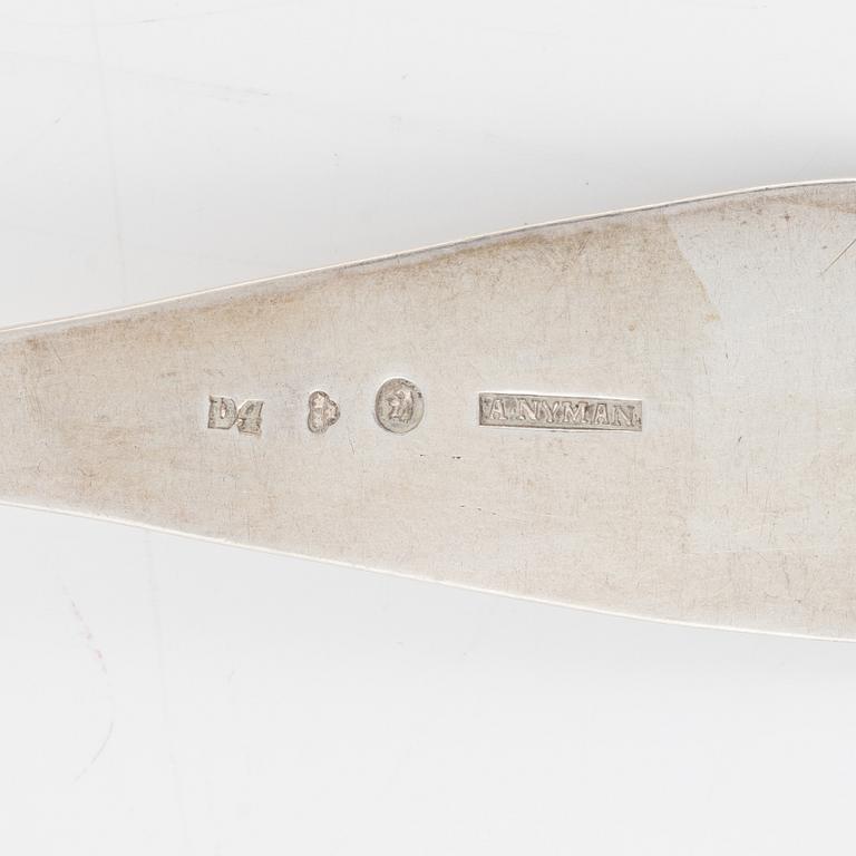A set of Swedish Silver Table Spoons, including Petter Davidsson, Norrköping 1769 (8 pieces).