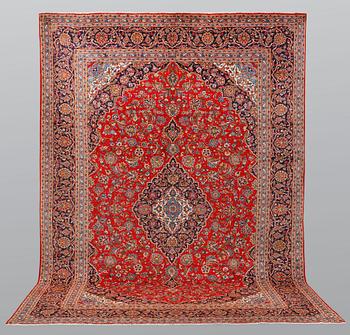 A carpet, Kashan, ca 410 x 287 cm.
