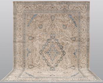 A carpet, Oriental, ca 430 x 324 cm.