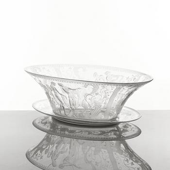 Simon Gate, an engraved Swedish Grace glass bowl on a plate, Orrefors, Sweden 1925, model 147.