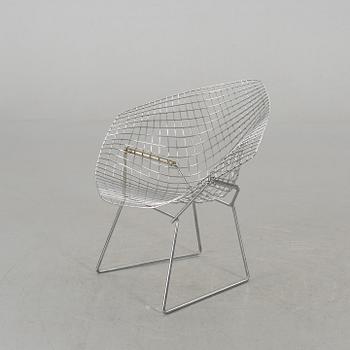 A HARRY BERTOIA DIAMOND CHAIR.