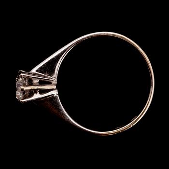 RING, 18 k vitguld, med briljantslipad diamant ca 0.50 ct.