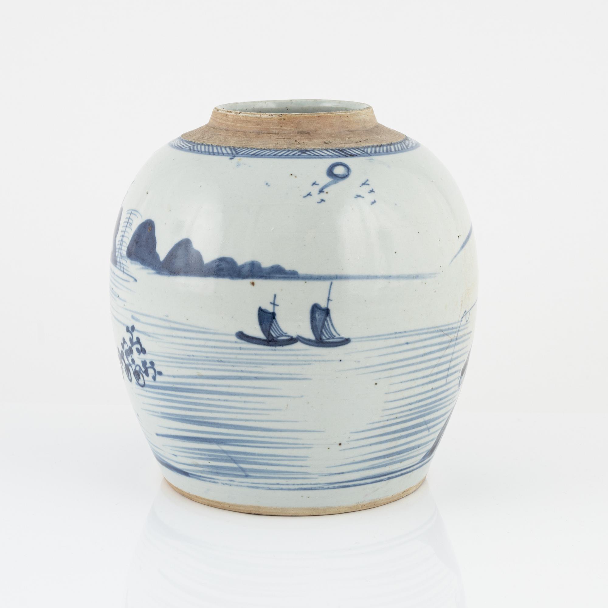 A Chinese Porcelain Ginger Jar, Qing Dynasty, 19th Century.