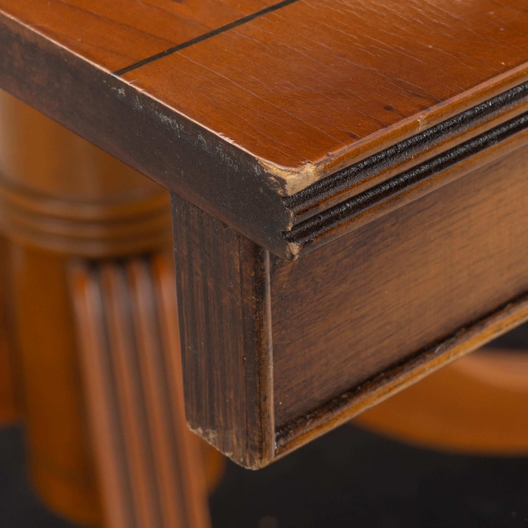 Dining table, English, in the style of George III, second half of the 19th century.