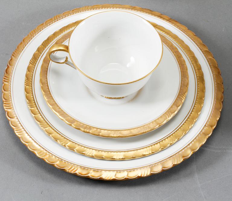 MATSERVIS, porslin, 70 delar, Tjeckoslovakien, 1900-talets senare hälft.