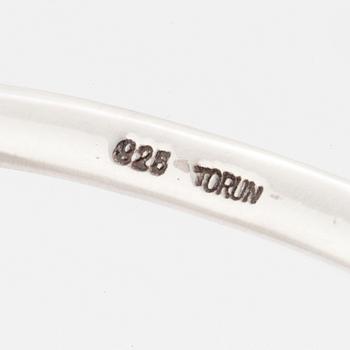 VIVIANNA TORUN BÜLOW-HÜBE, a sterling silver necklace with reversible mother-of-pearl and stone pendant.