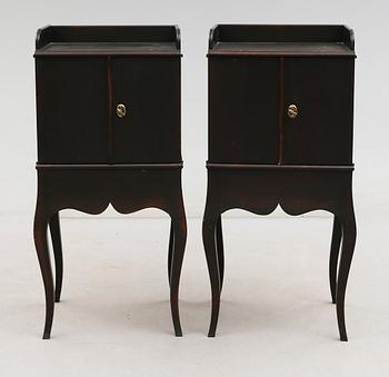 SÄNGBORD, 1 par, rokokostil, för Nationalmuseum, 1900-talets andra hälft.
