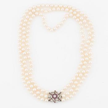 Necklace, three-strand with cultured pearls, clasp in 18K white gold with rubies and diamond.