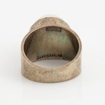 Birger Haglund, ring, silver med cabochonslipad sten.