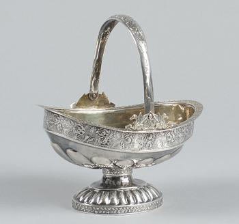 KORG PÅ FOT, silver, Elias Modig, S:t Petersburg (1795-1834). Vikt c:a 270 g.