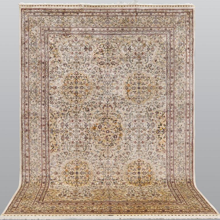 Carpet, silk, oriental, approx. 279 x 184 cm.