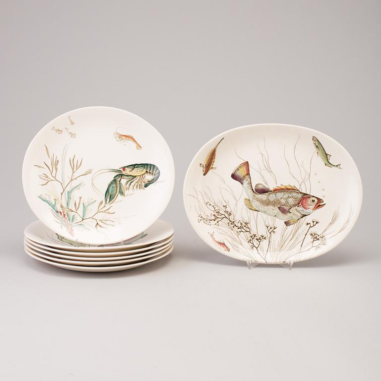 A CREAMWARE "FISH" SERVICE by Johnson Bros, England, 9 ps.