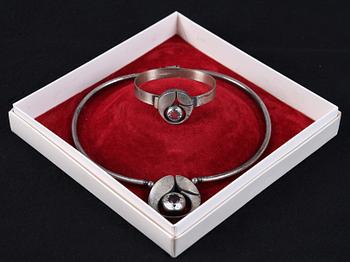 HALSBAND OCH ARMRING, "Finnfeelings", silver med bergkristall.