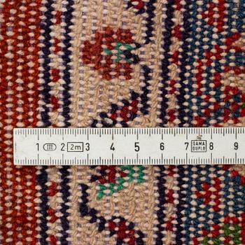 Gallerimatta, old, Hamadan, ca 419 x 81 cm.